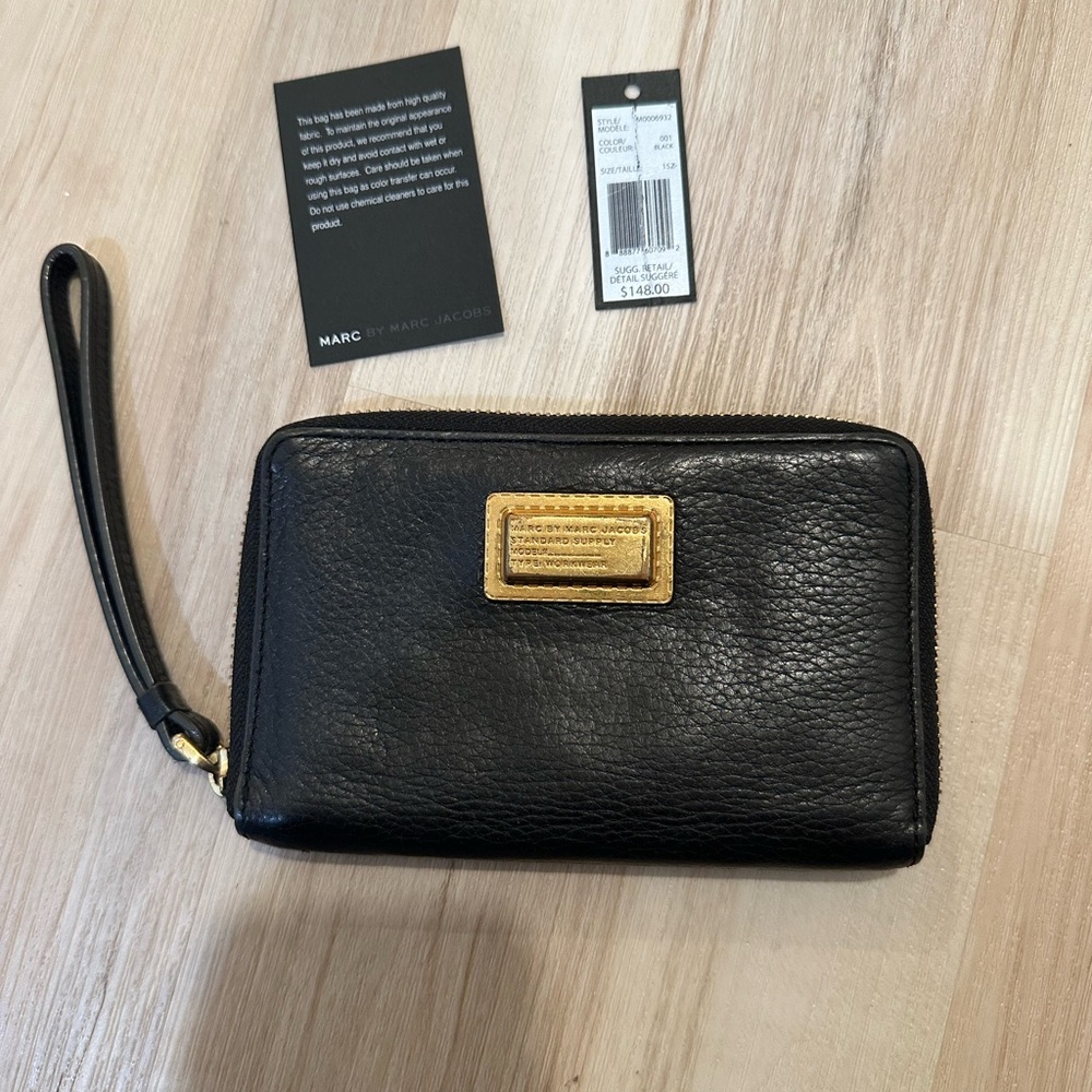 Vintage Marc Jacobs Black Pebble Leather Wallet Wristlet w/ Gold Logo & Hardware